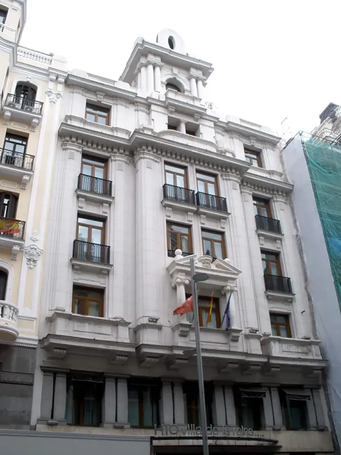 Fachada de H10 Villa de la Reina en Madrid